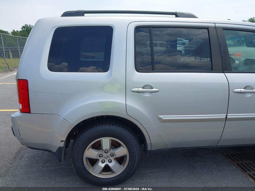 2011 HONDA PILOT VIN: 5FNYF4H41BB081370