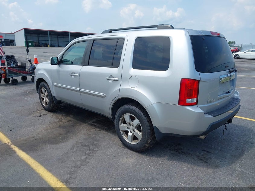 2011 HONDA PILOT VIN: 5FNYF4H41BB081370