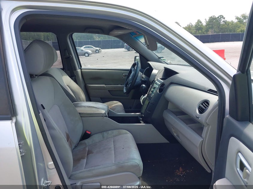 2011 HONDA PILOT VIN: 5FNYF4H41BB081370