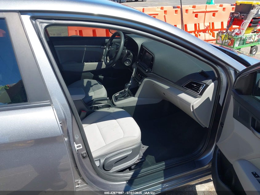 VIN 5NPD84LF0JH328606 2018 HYUNDAI ELANTRA SEL