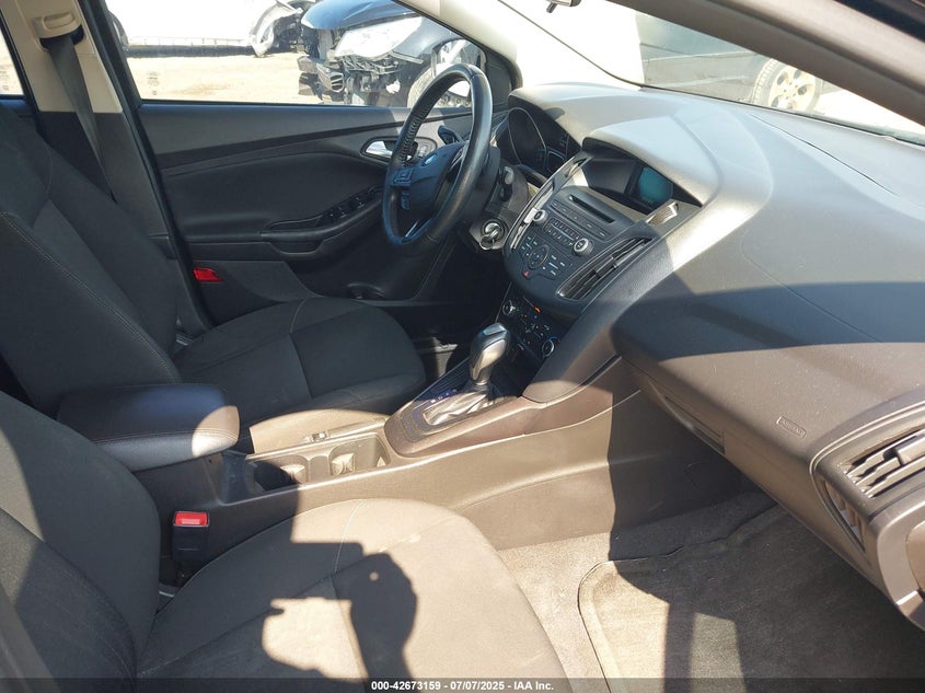 2015 FORD FOCUS SE - 1FADP3F25FL305305
