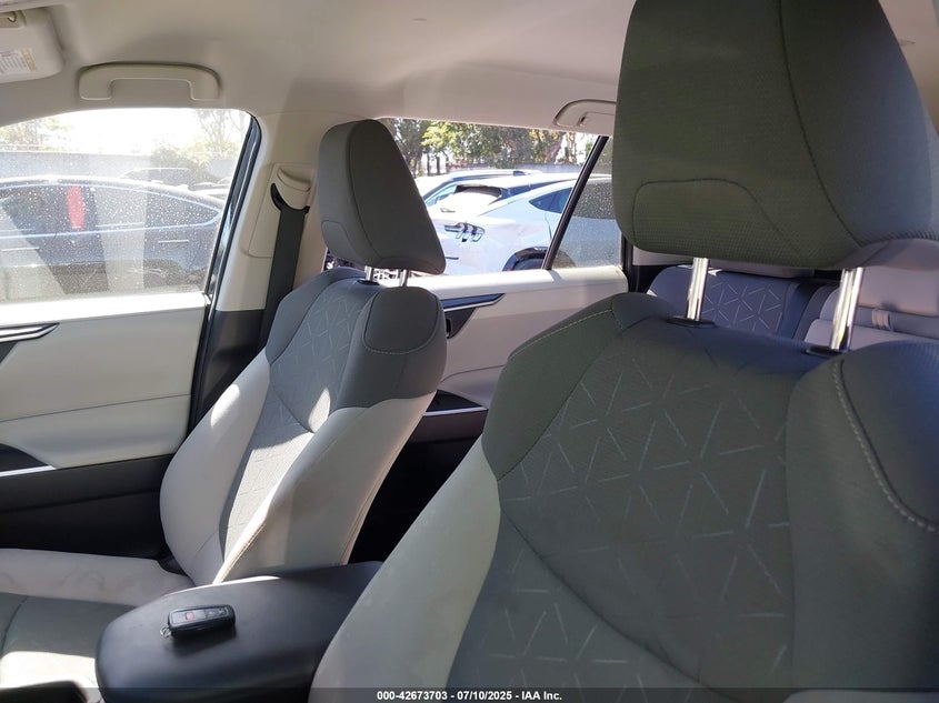 2021 TOYOTA RAV4 XLE - 2T3W1RFV5MC152552