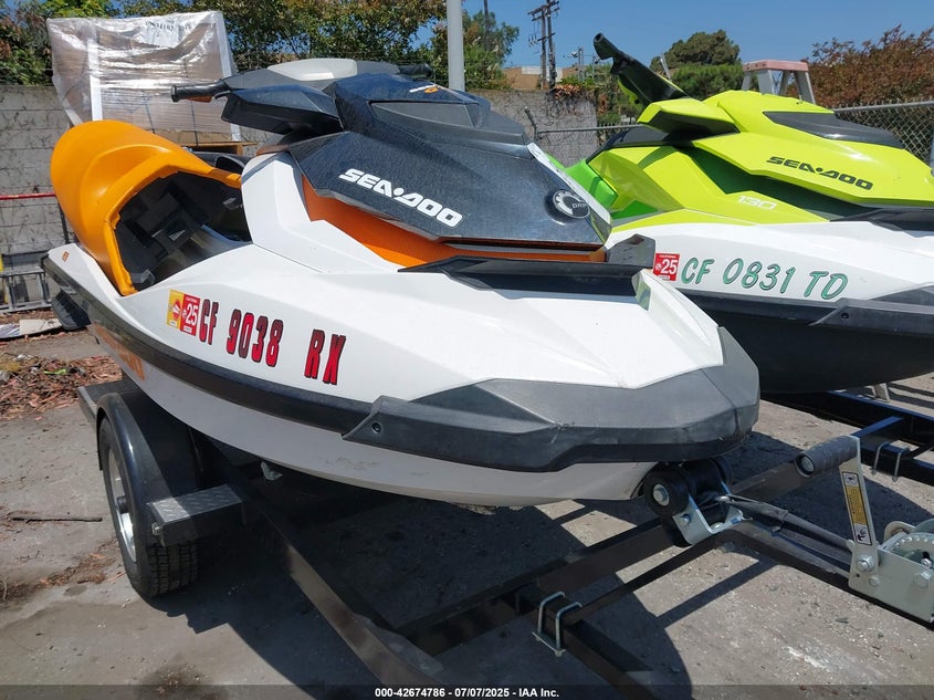 2016 Bombardier Other white null null YDV33623C616 photo #1