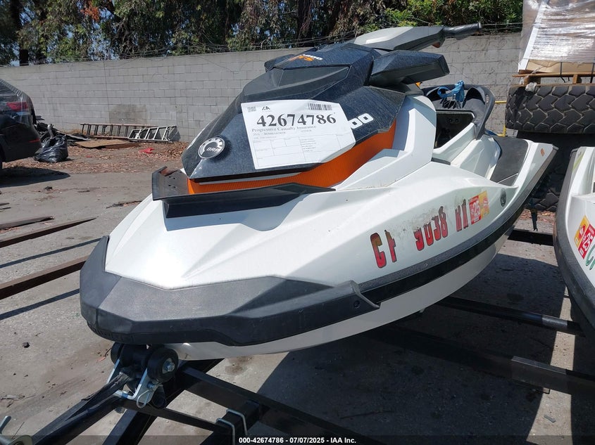 2016 Bombardier Other white null null YDV33623C616 photo #3