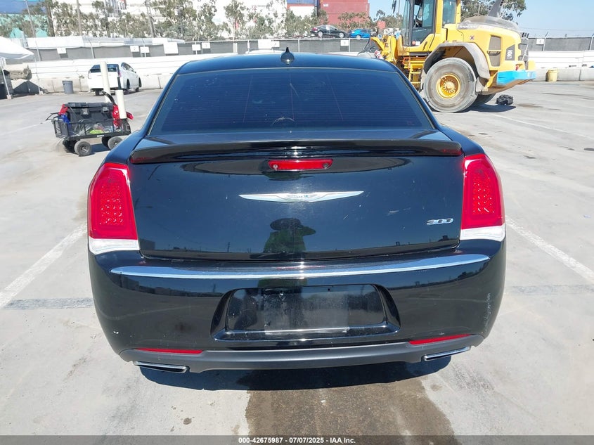 VIN 2C3CCAEGXJH194232 2018 CHRYSLER 300 LIMITED