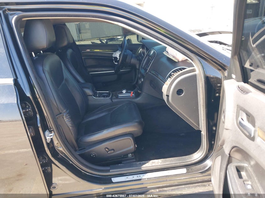 VIN 2C3CCAEGXJH194232 2018 CHRYSLER 300 LIMITED