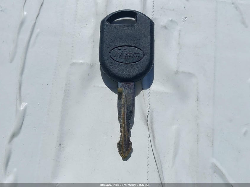 2007 FORD ESCAPE VIN: 1FMYU93127KA10037