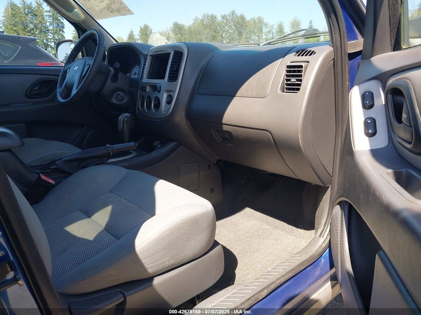 2007 FORD ESCAPE VIN: 1FMYU93127KA10037