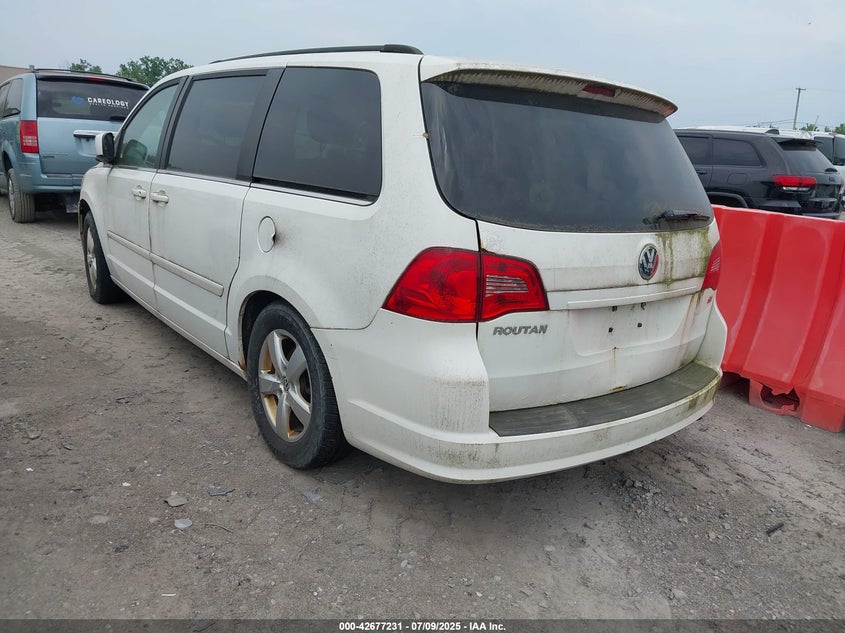 2V8HW34129R564097 2009 VOLKSWAGEN ROUTAN photo no. 3