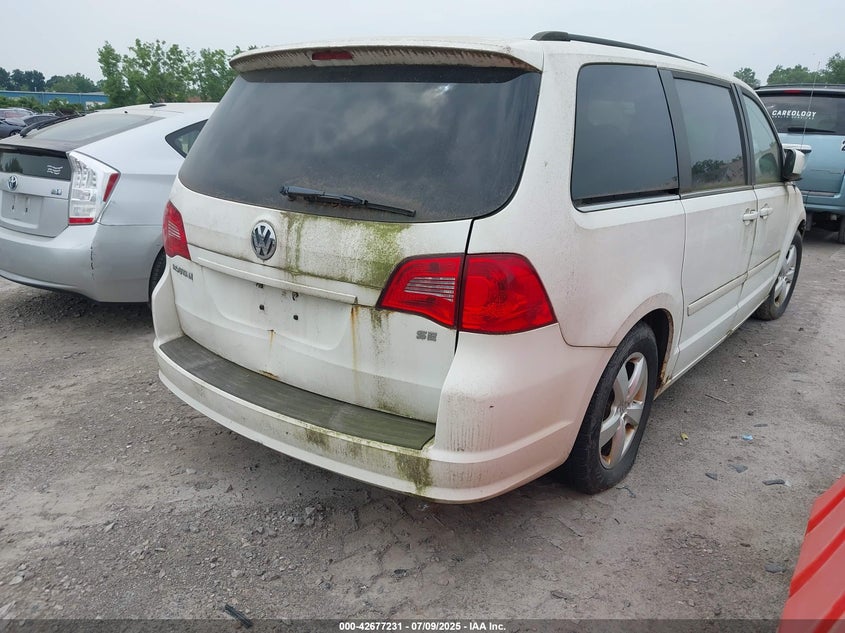 2V8HW34129R564097 2009 VOLKSWAGEN ROUTAN photo no. 4