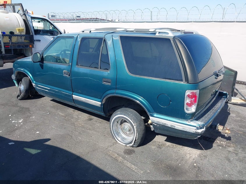 1GNCS13W8V2168906 1997 CHEVROLET BLAZER photo no. 3