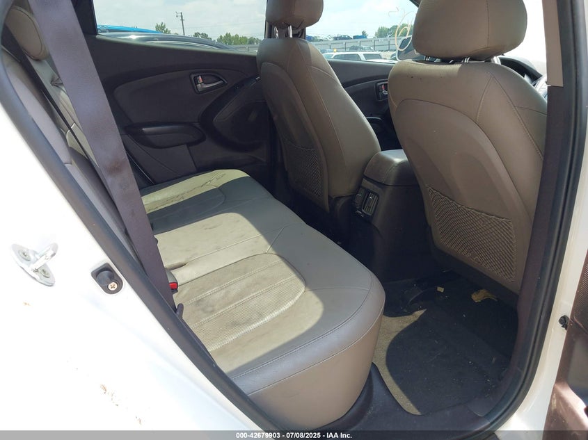 2015 HYUNDAI TUCSON VIN: KM8JU3AG7FU027148