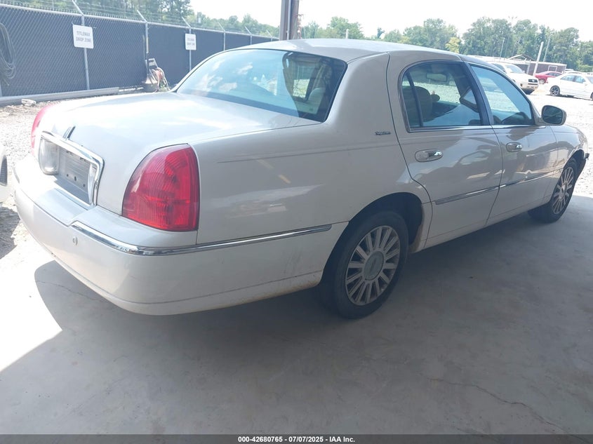 1LNHM81W24Y607979 2004 LINCOLN TOWN CAR photo no. 4
