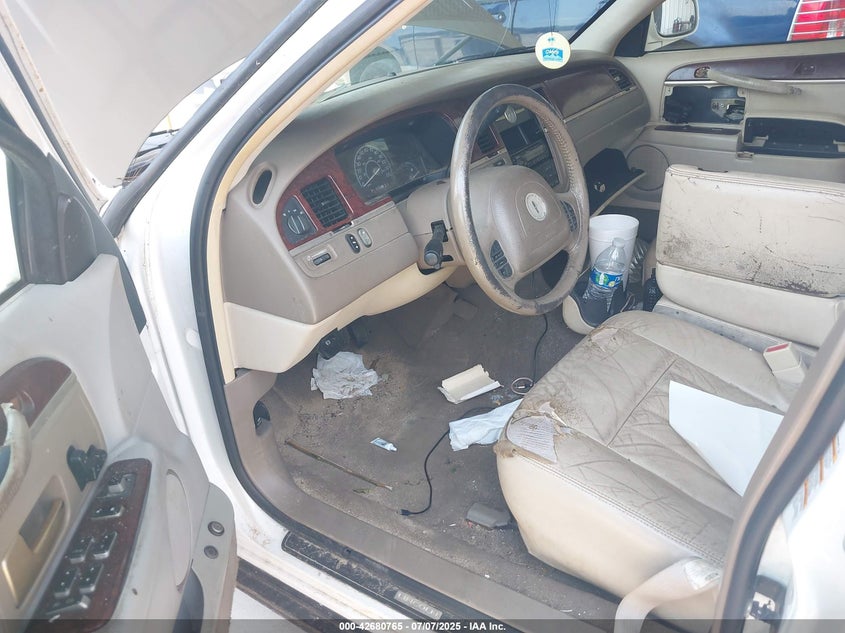 1LNHM81W24Y607979 2004 LINCOLN TOWN CAR photo no. 5