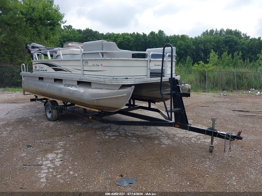 2006 SUNTRACKER PONTOON ON TRAILER