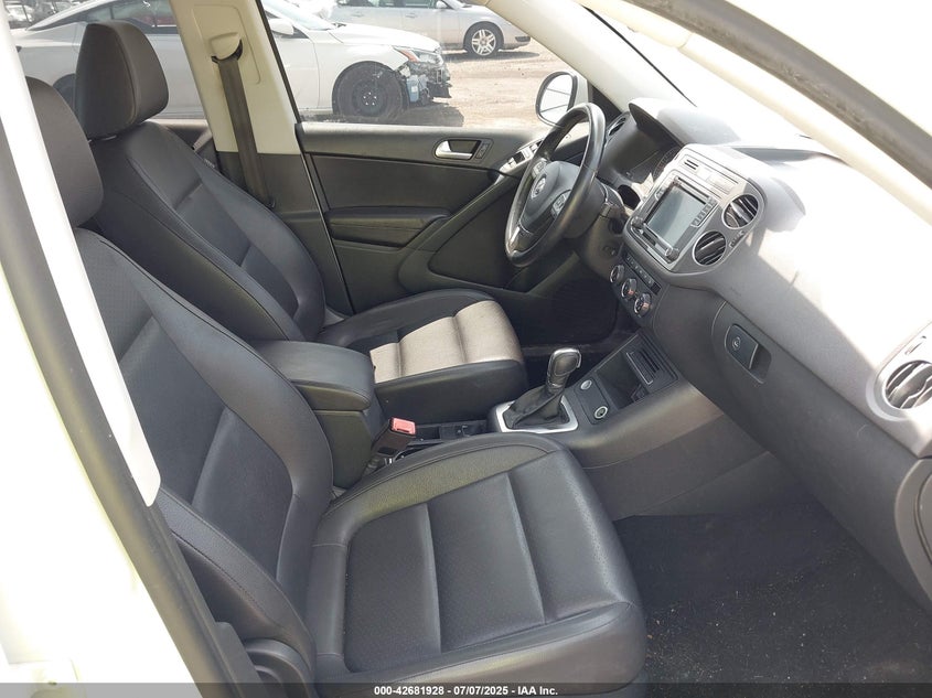 2017 VOLKSWAGEN TIGUAN 2.0T/2.0T S - WVGAV7AXXHK040124