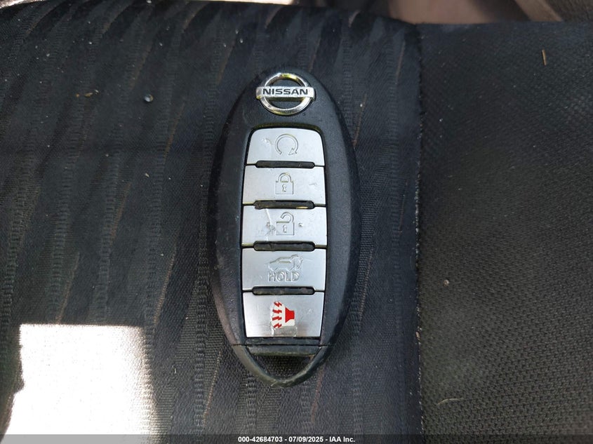 2017 NISSAN ROGUE SV - KNMAT2MT0HP501002