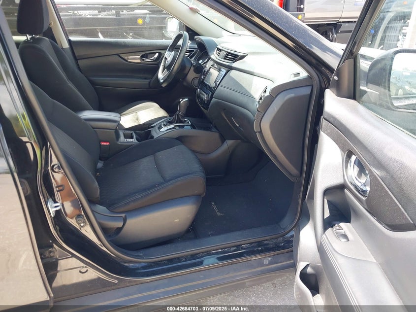 2017 NISSAN ROGUE SV - KNMAT2MT0HP501002