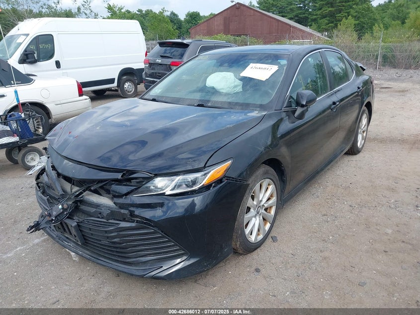 4T1B11HK0JU022409 2018 TOYOTA CAMRY photo no. 2