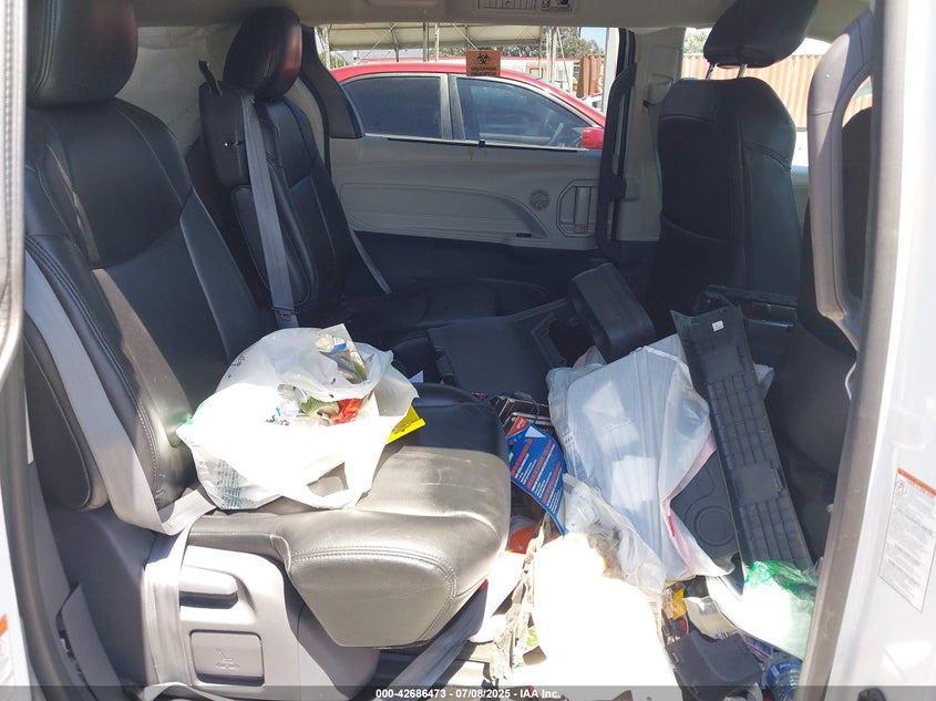 2021 Toyota Sienna Le VIN: 5TDKRKEC2MS035767 Lot: 42686473