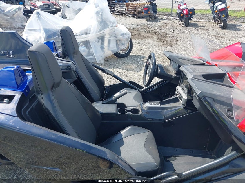 2021 POLARIS SLINGSHOT(VIN: 57XAAPHD2M8142916
