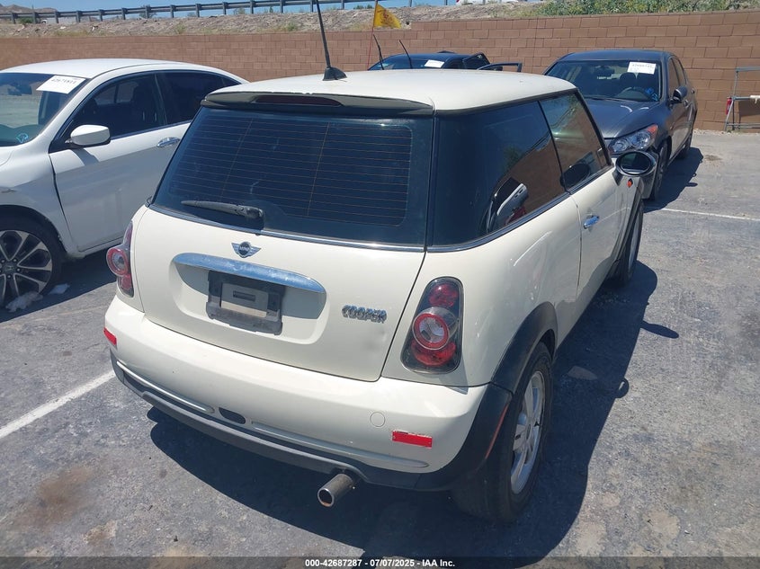 2006 MINI COOPER VIN: WMWRC33586TK71206