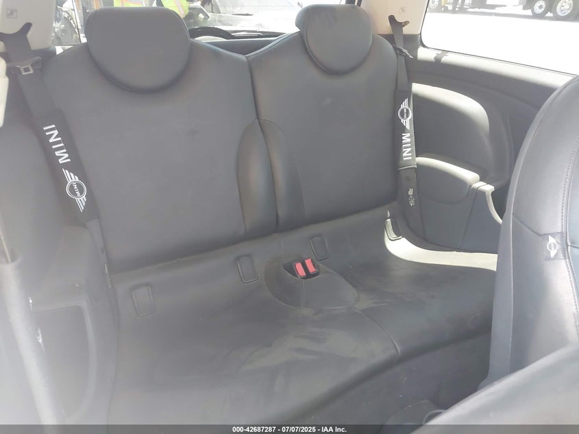 2006 MINI COOPER VIN: WMWRC33586TK71206