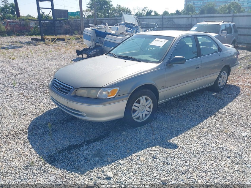JT2BG28K310553323 2001 TOYOTA CAMRY photo no. 2