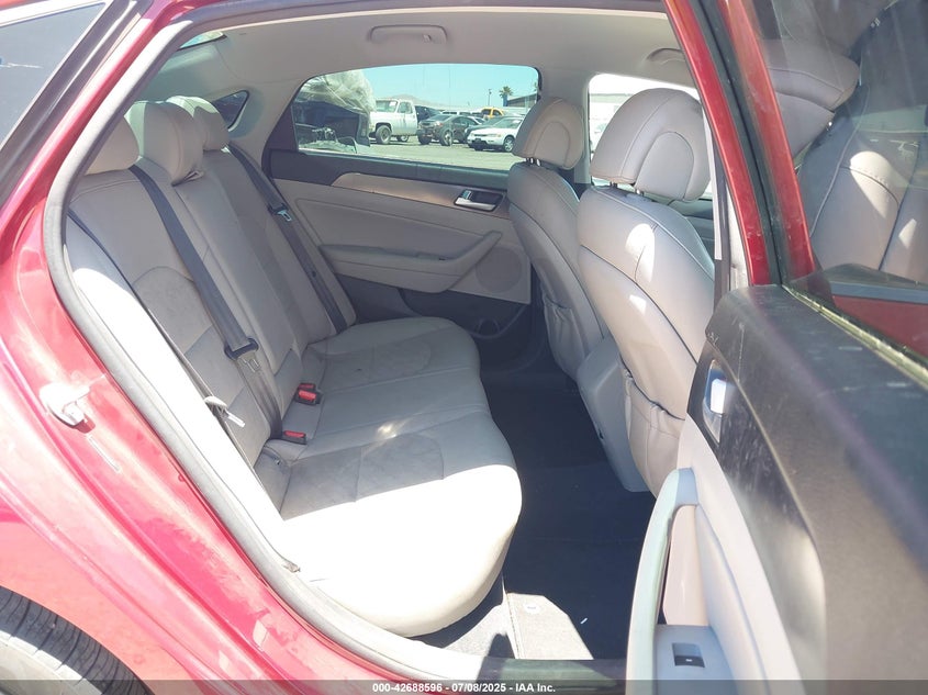 2015 HYUNDAI SONATA VIN: 5NPE34AF1FH109831