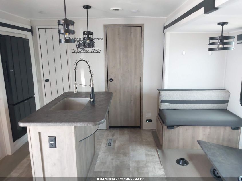 2024 Puma Palomino 35' Bumper Pull VIN: 4X4TPUH22RP102128 Lot: 42688664