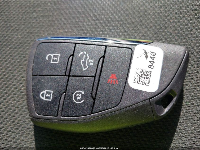 2022 GMC Sierra 1500 4Wd Short Box Elevation With 3Sb VIN: 3GTUUCED4NG570976 Lot: 42688682