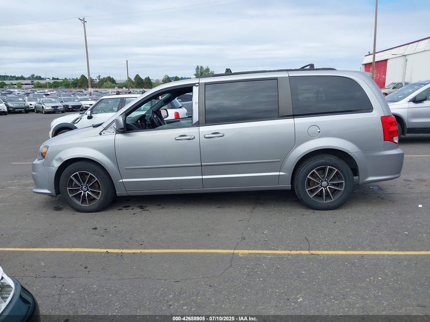 2016 Dodge Grand Caravan R/T VIN: 2C4RDGEG6GR235142 Lot: 42688905