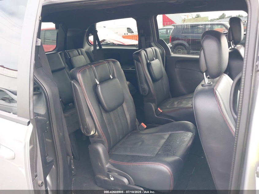 2016 Dodge Grand Caravan R/T VIN: 2C4RDGEG6GR235142 Lot: 42688905