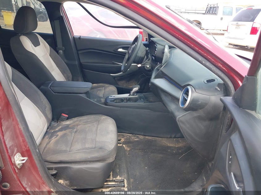 VIN KL77LFEP0SC247368 2025 CHEVROLET TRAX FWD LS
