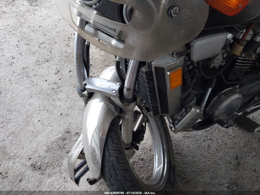 1984 Honda Vf700 C VIN: JH2RC2104EM003709 Lot: 42689766