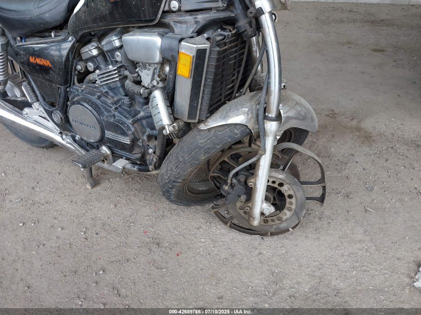 1984 Honda Vf700 C VIN: JH2RC2104EM003709 Lot: 42689766