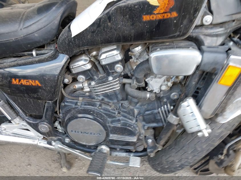 1984 Honda Vf700 C VIN: JH2RC2104EM003709 Lot: 42689766