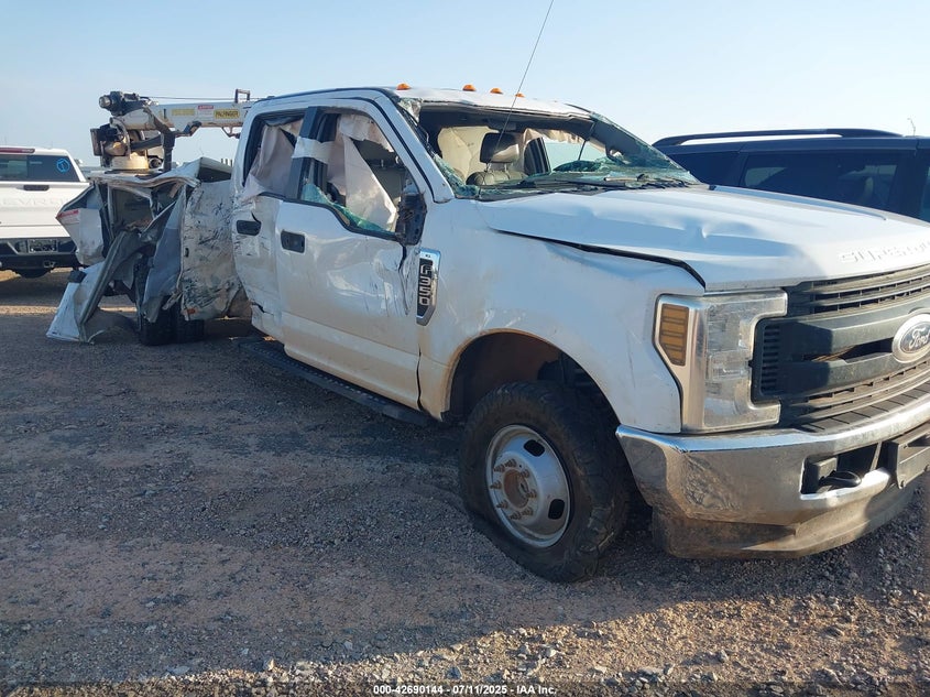 2019 Ford F-350 Chassis Xl