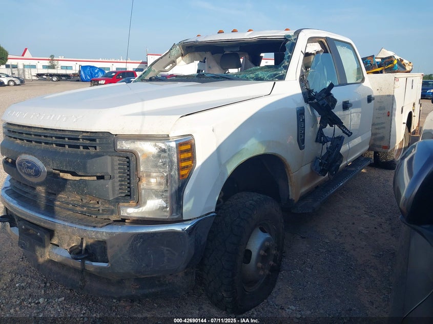 2019 Ford F-350 Chassis Xl