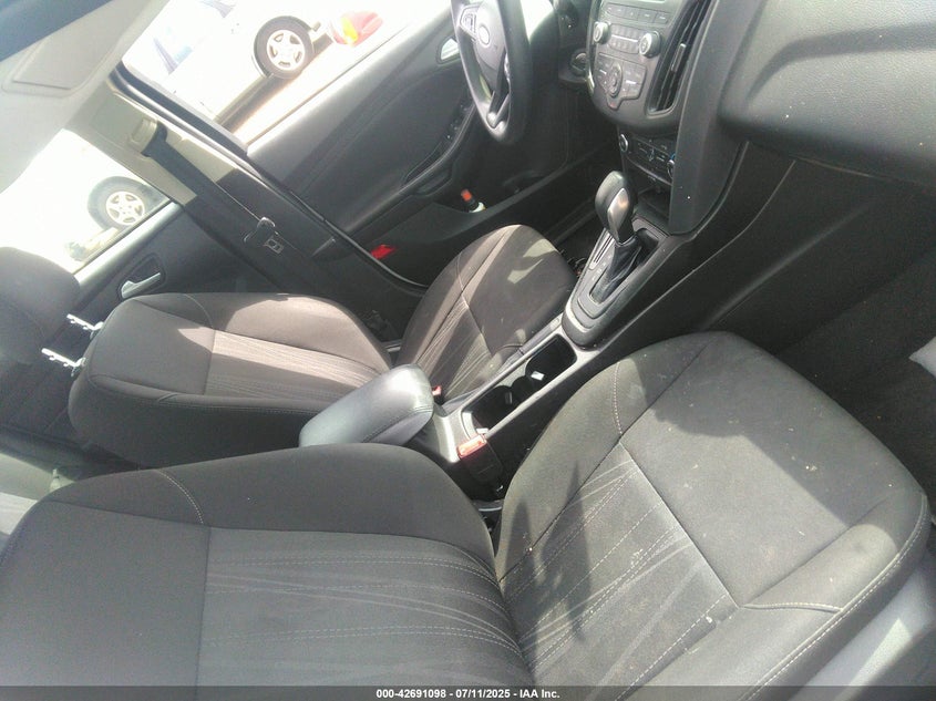 VIN 1FADP3F25HL287004 2017 FORD FOCUS SE