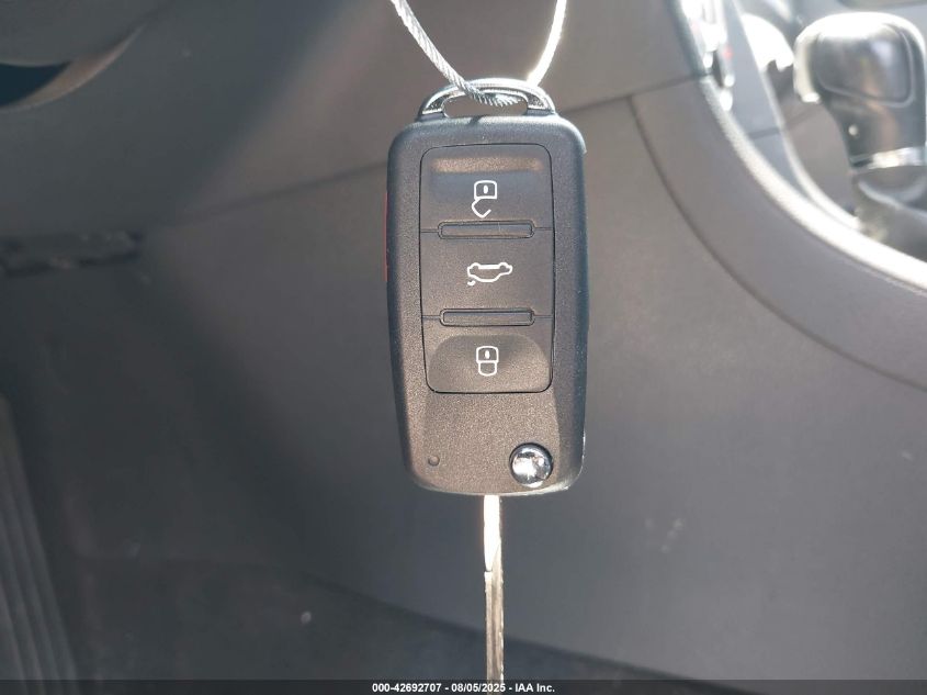 2015 Volkswagen Passat 1.8T Limited Edition VIN: 1VWAT7A37FC092709 Lot: 42692707