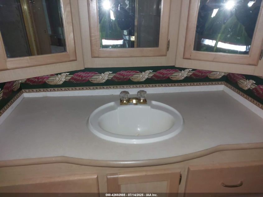 2002 Ford F550 Super Duty Stripped Chass VIN: 1FCNF53S820A02158 Lot: 42692985