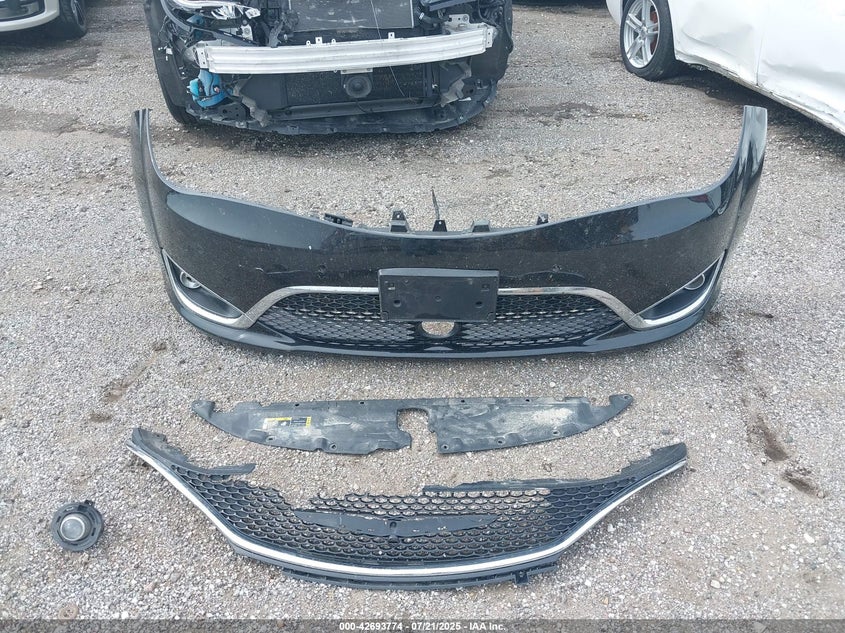 2020 Chrysler Pacifica Hybrid Limited VIN: 2C4RC1N75LR105539 Lot: 42693774