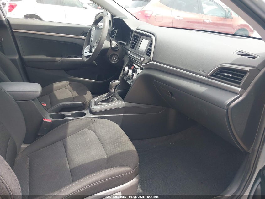 2019 HYUNDAI ELANTRA SE - 5NPD74LF6KH482581