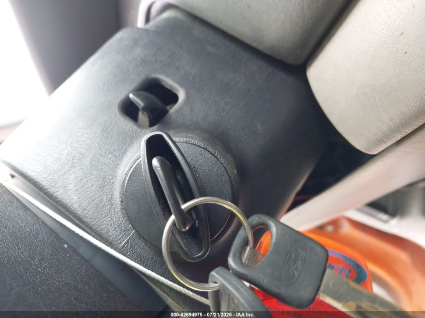 2000 Ford F-250 Lariat/Xl/Xlt VIN: 1FTNX21F2YEE44950 Lot: 42694975