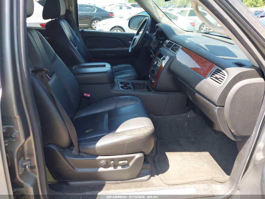 2008 CHEVROLET TAHOE VIN: 1GNFK130X8R183184