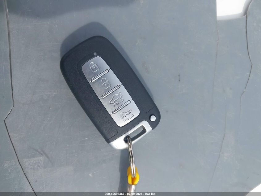 2011 Kia Soul + VIN: KNDJT2A25B7725921 Lot: 42696467