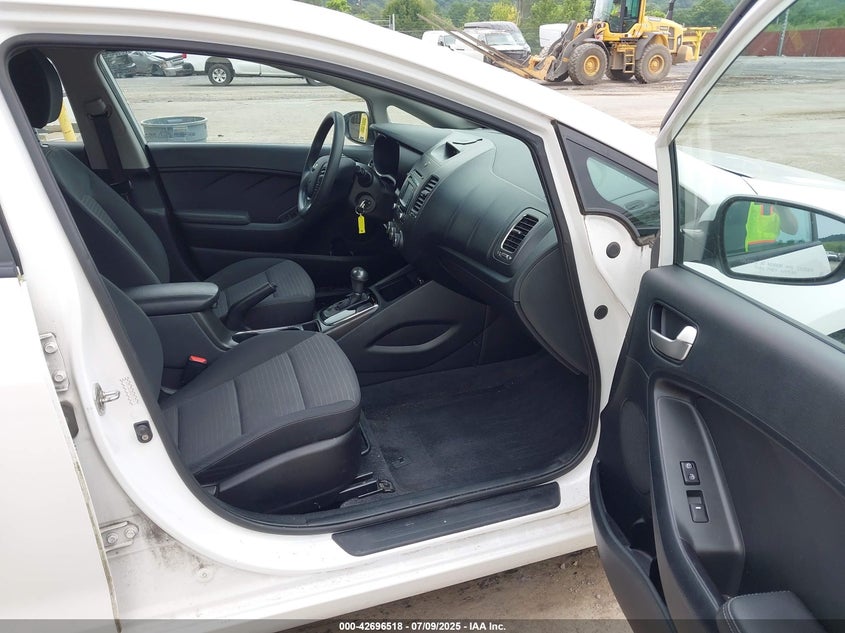 VIN 3KPFL4A76HE011012 2017 KIA FORTE LX