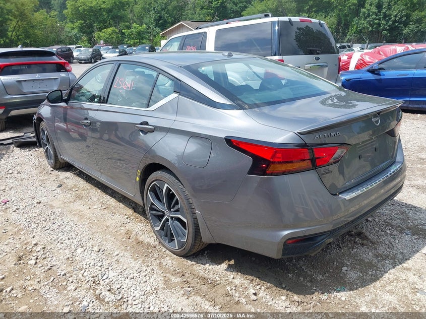 VIN 1N4BL4CV2PN424006 2023 NISSAN ALTIMA SR FWD