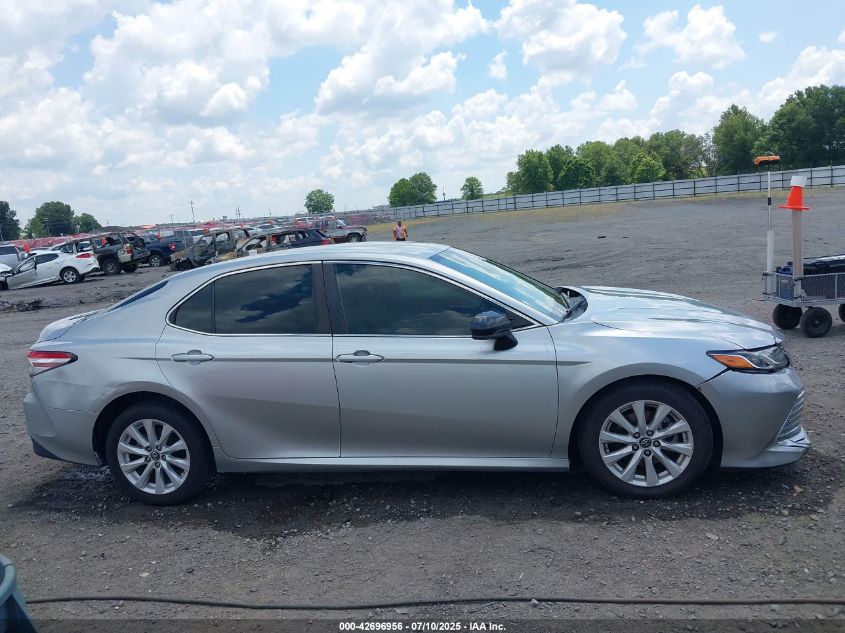 2018 Toyota Camry Le VIN: 4T1B11HK1JU078813 Lot: 42696956